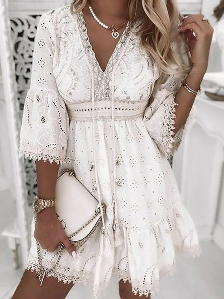 Laura | Boho Mini Kjole V-Udskæring A-Linje Blonde Detaljer
